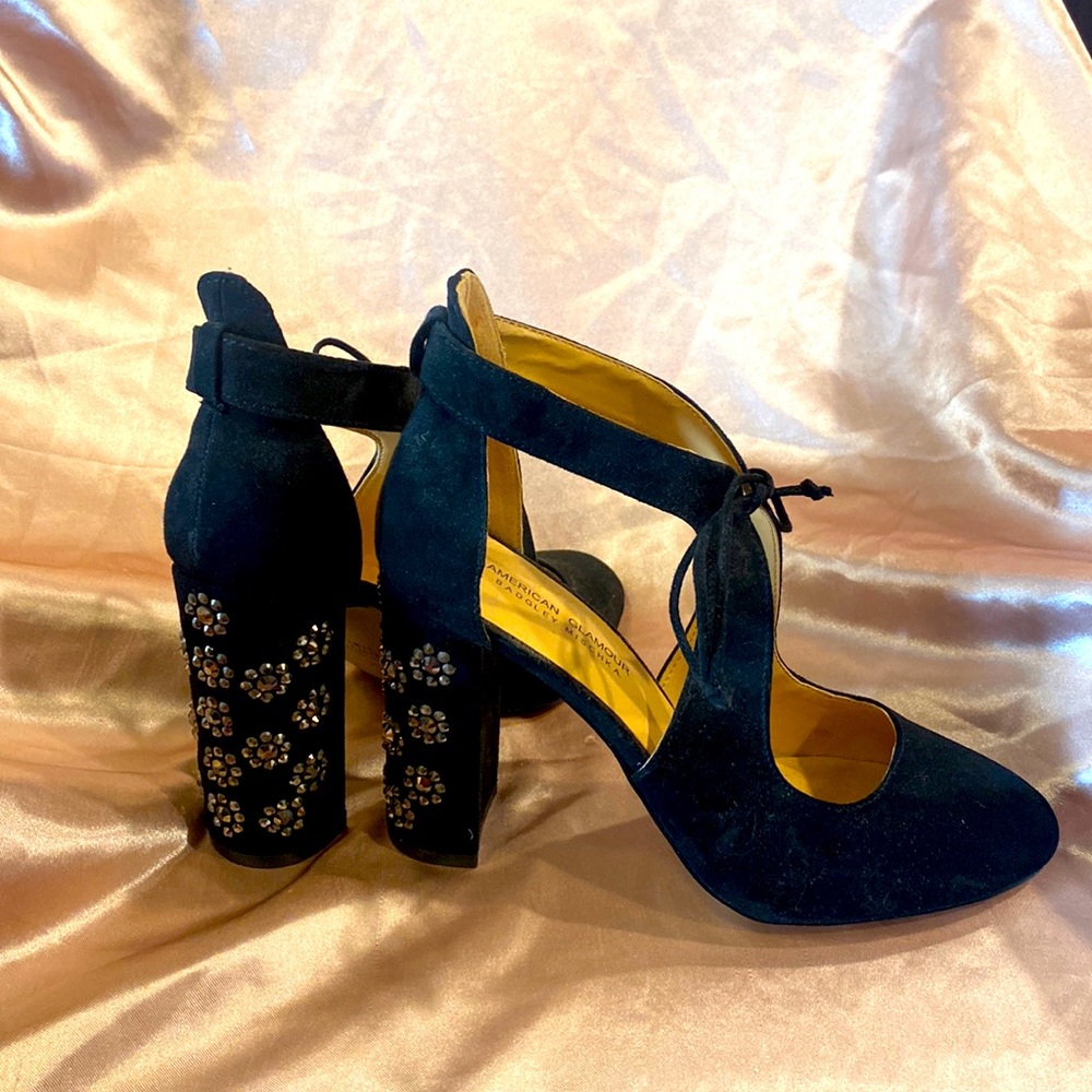 Badgley Mischka American Glamour black suede heels 7.5 in new condition